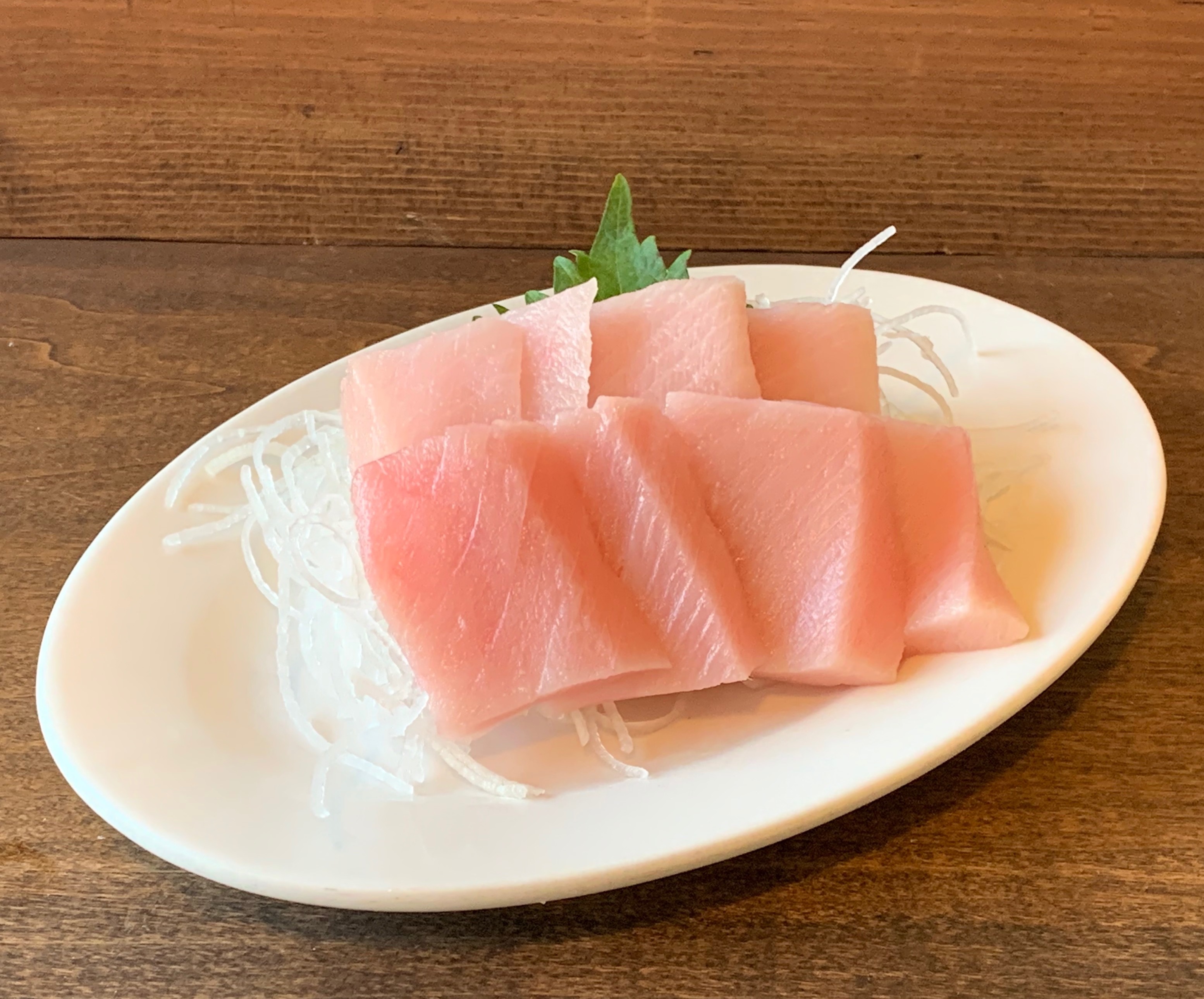 Order 4pc Sashimi - Yellowtail food online from Minato Sushi store, Lake Forest on bringmethat.com