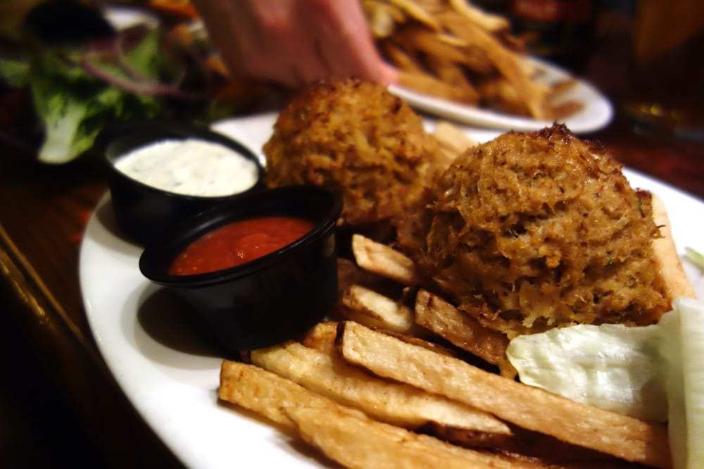 Order Crab Cake Platter food online from The Ugly Oyster Drafthaus store, Reading on bringmethat.com