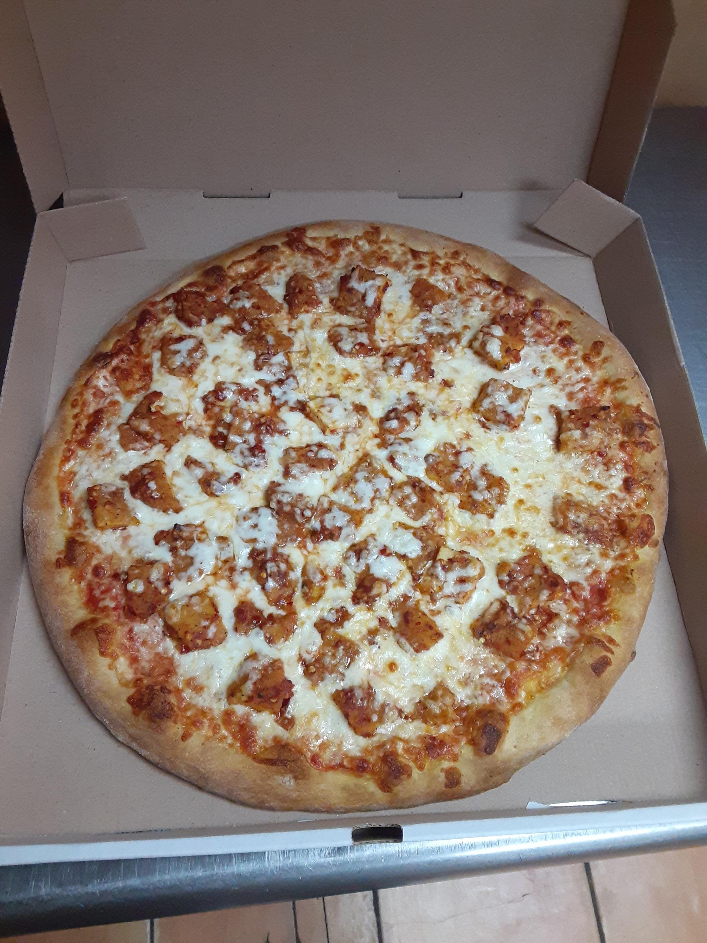 Order Chicken Tikka Pizza ( Halal ) - 12 Inch Pizza food online from Royal Pizza store, Lake Ronkonkoma on bringmethat.com