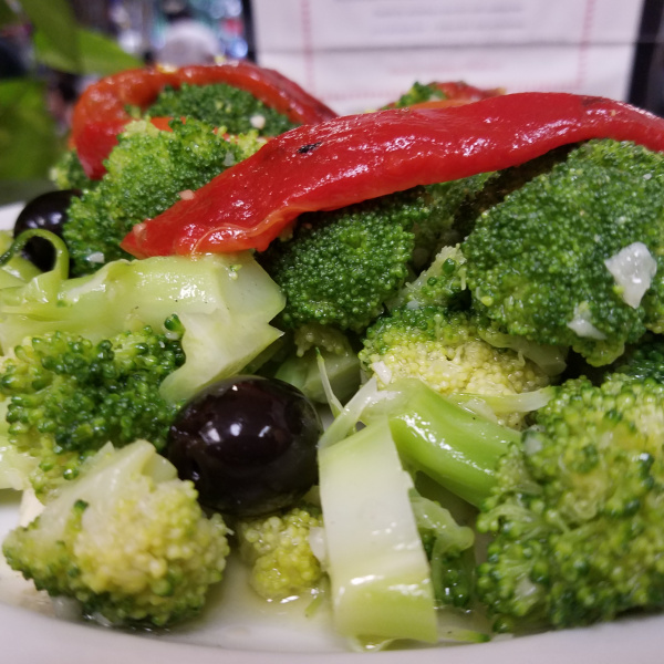 Order Broccoli Salad food online from Gio Cafe & Deli store, Chicago on bringmethat.com