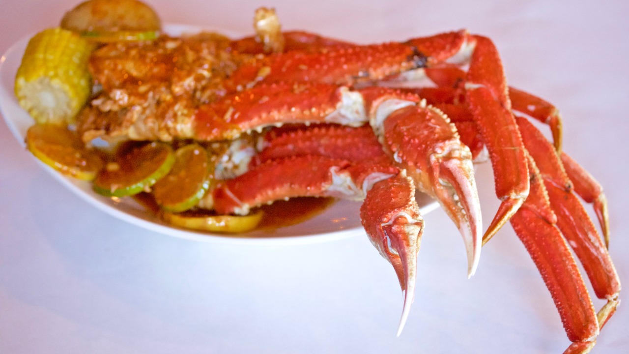 Order 1lb Snow Crab Clusters () food online from Holly Crab store, Boston on bringmethat.com