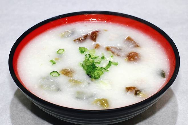 Order Congee with Pork and Preserved Egg 皮蛋瘦肉粥 food online from Peking kitchen store, Brooklyn on bringmethat.com