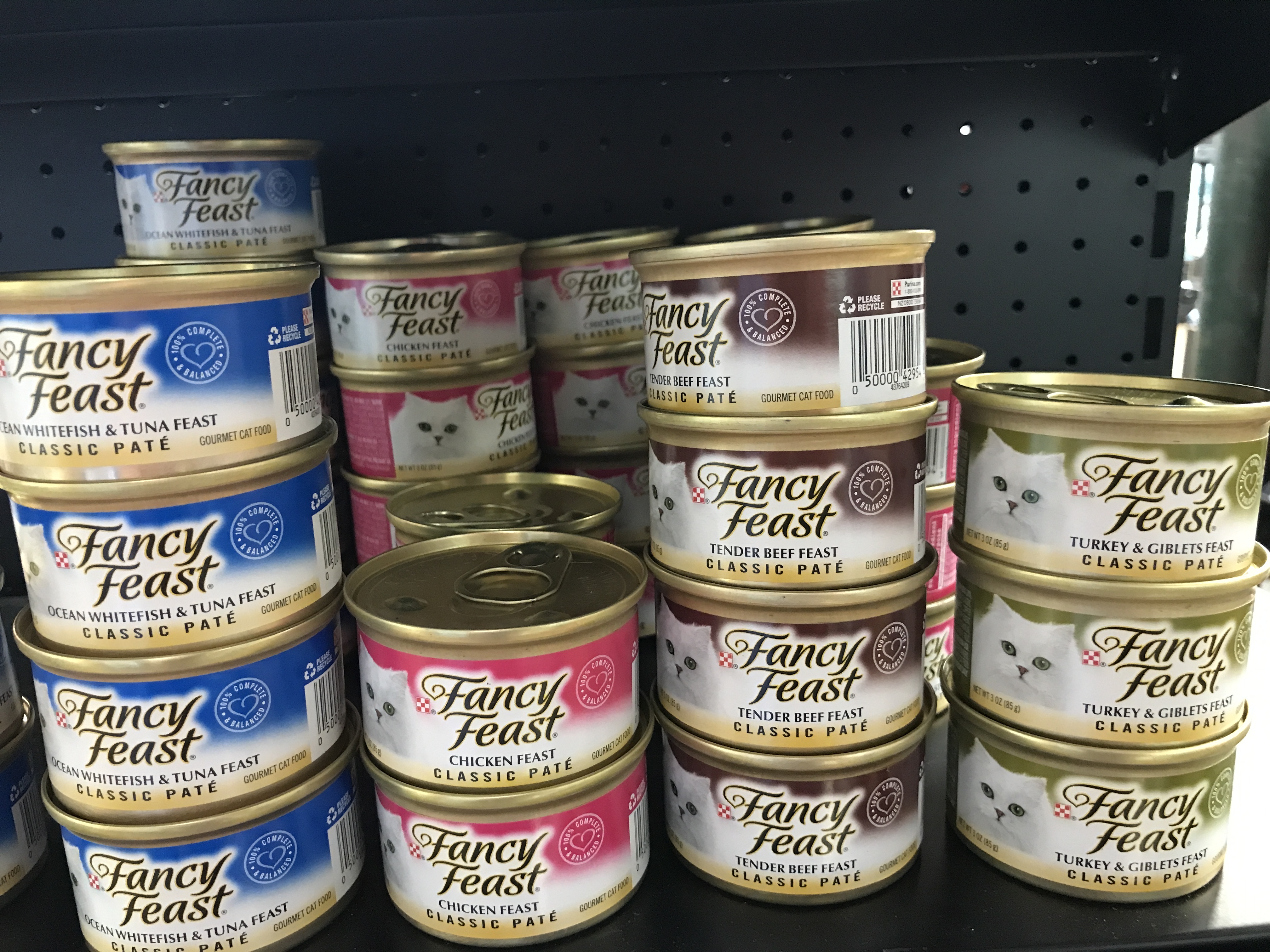 Order Fancy Feast cat food can 3oz food online from The Ice Cream Shop store, Providence on bringmethat.com