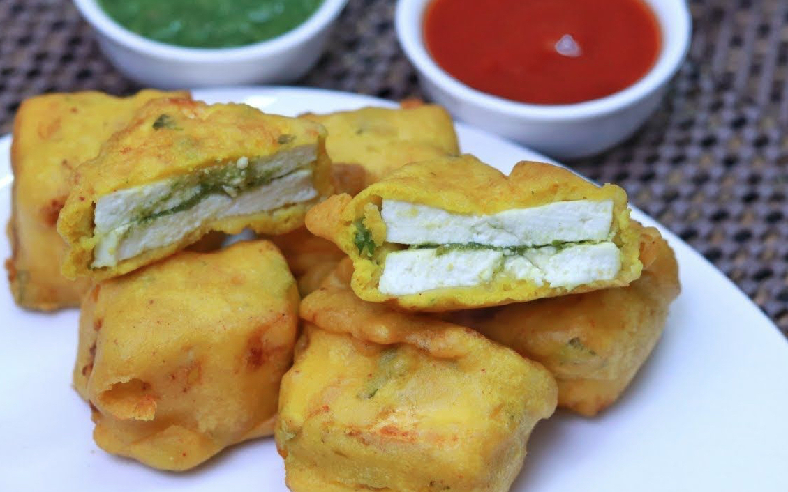 Order Paneer Pakora (4pcs) food online from Chicago's Pizza With A Twist store, Selma on bringmethat.com