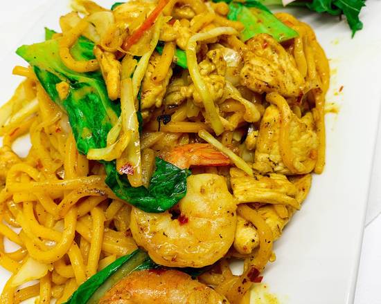 Order Singapore Noodles food online from Aroma Royal Thai Cuisine store, Franklin Township on bringmethat.com