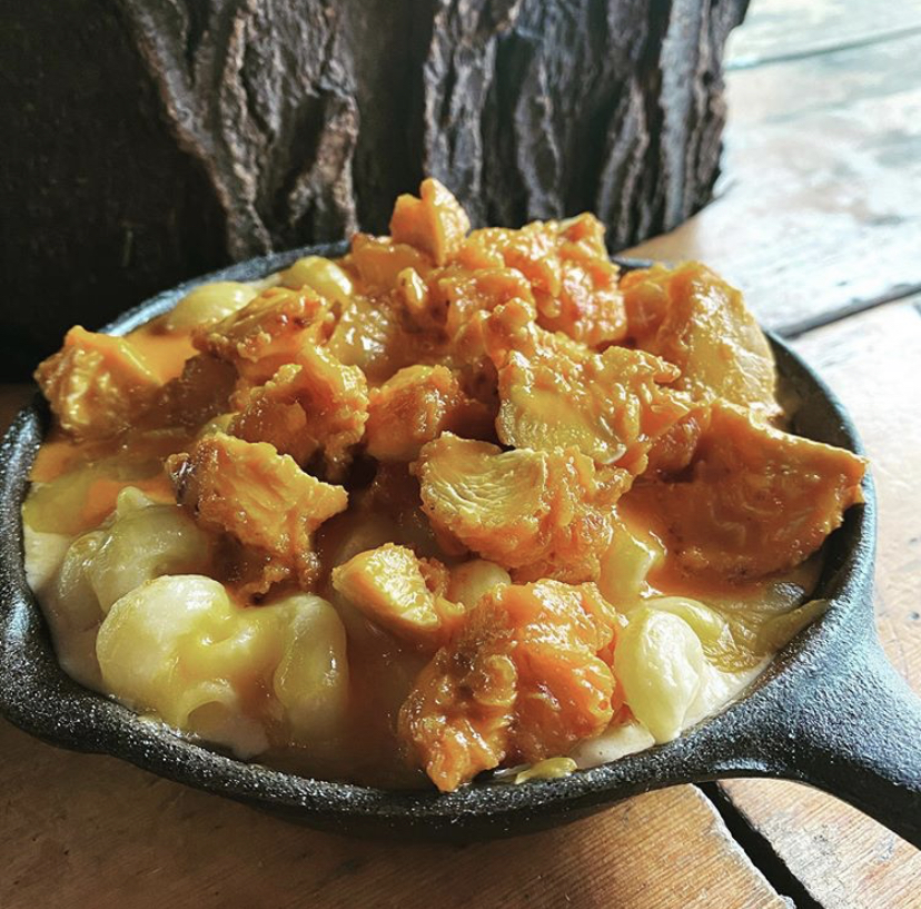 Order Buffalo Chicken Mac and Cheese Skillet food online from Gaslight Bar & Grille store, Chicago on bringmethat.com