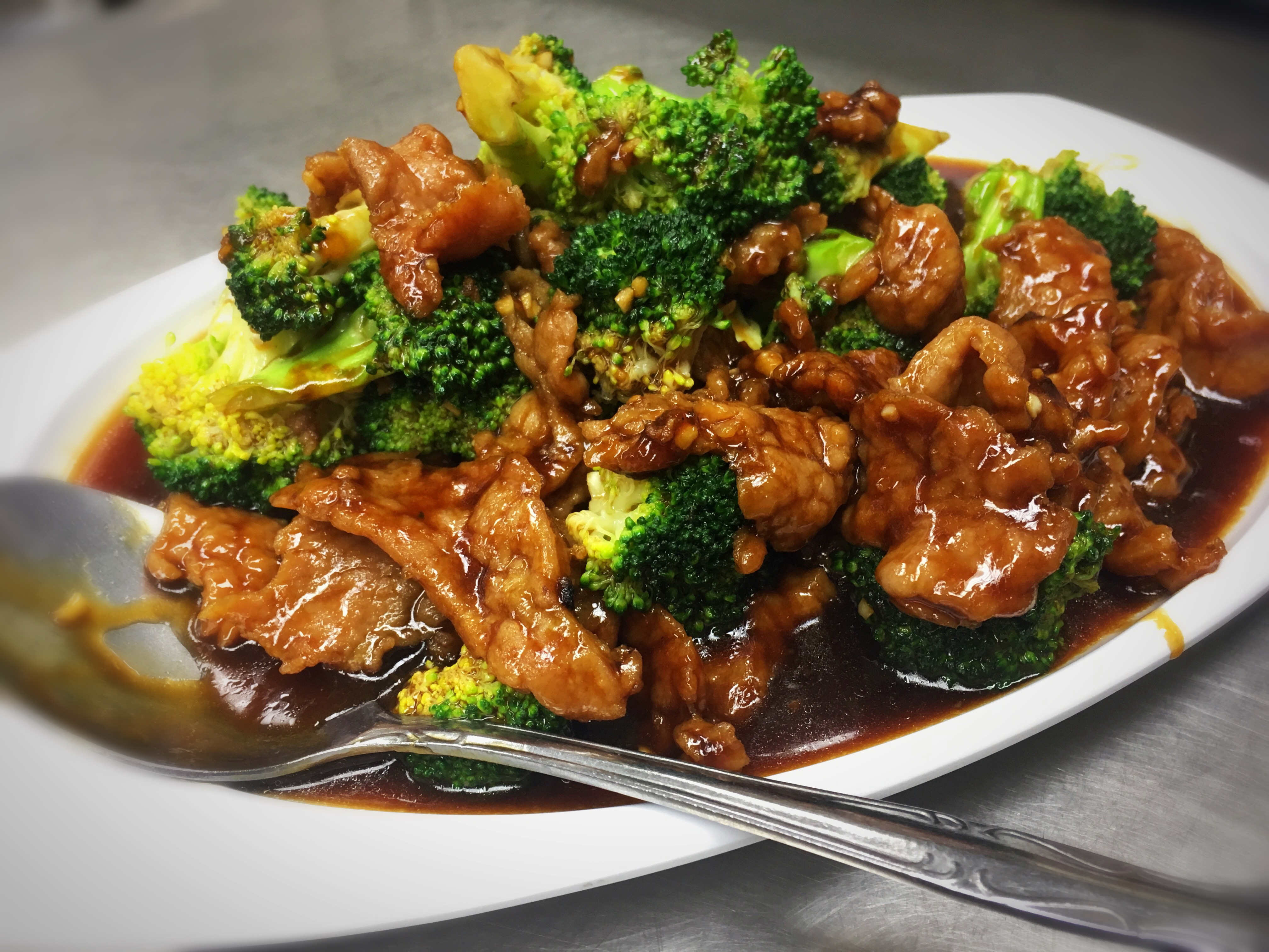 Order 44. Beef with Broccoli food online from China Kitchen store, Ventura on bringmethat.com