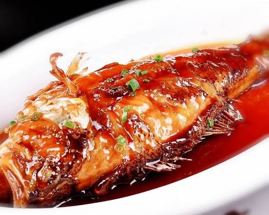 Order 小碗红烧鱼 Braised fish w/ Brown sauce(Half fish) food online from Fashion Wok store, Sunnyvale on bringmethat.com