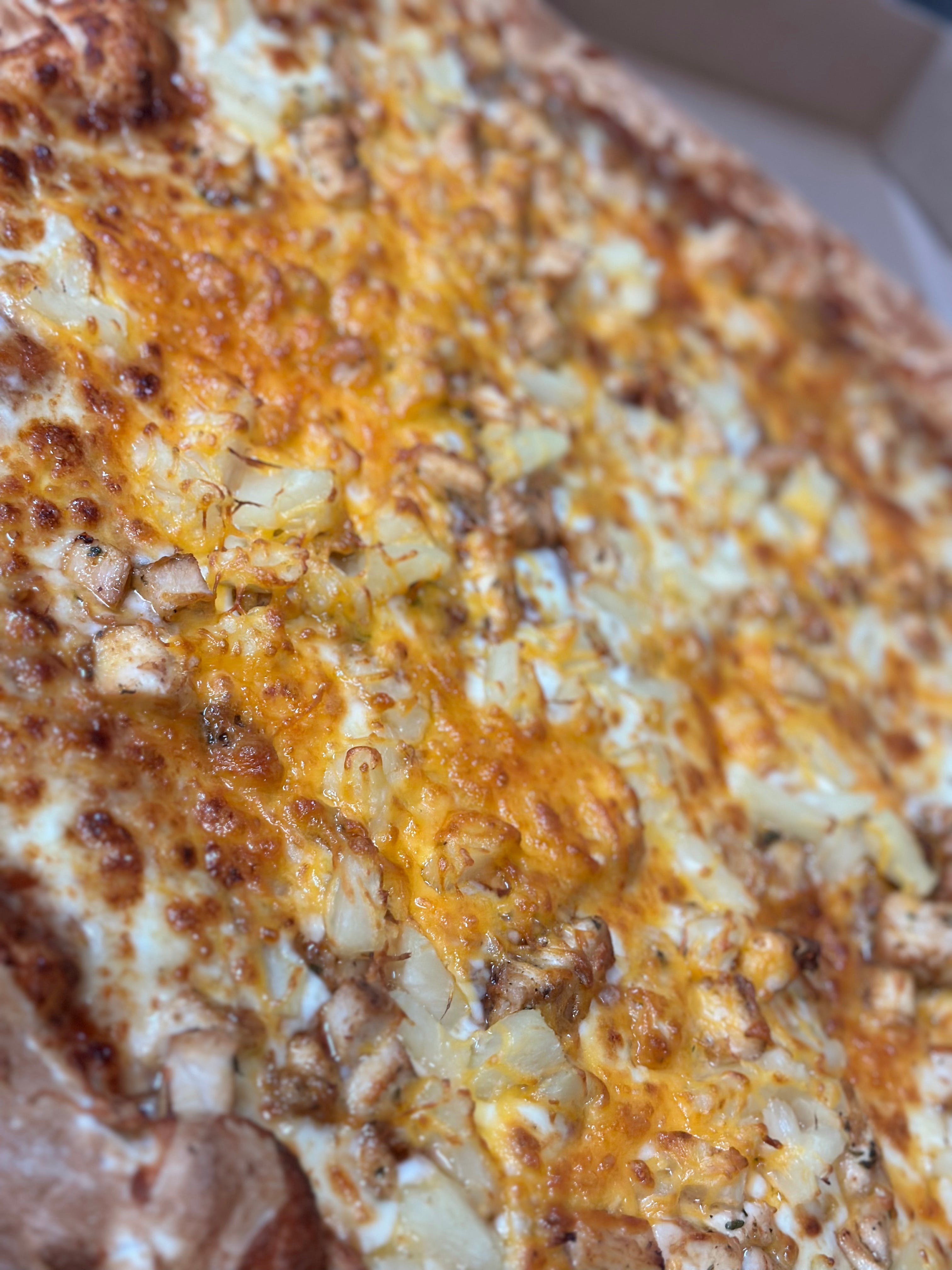Order BBQ Chicken Pizza - Small 10'' food online from Pizza Romano store, Pittsburgh on bringmethat.com