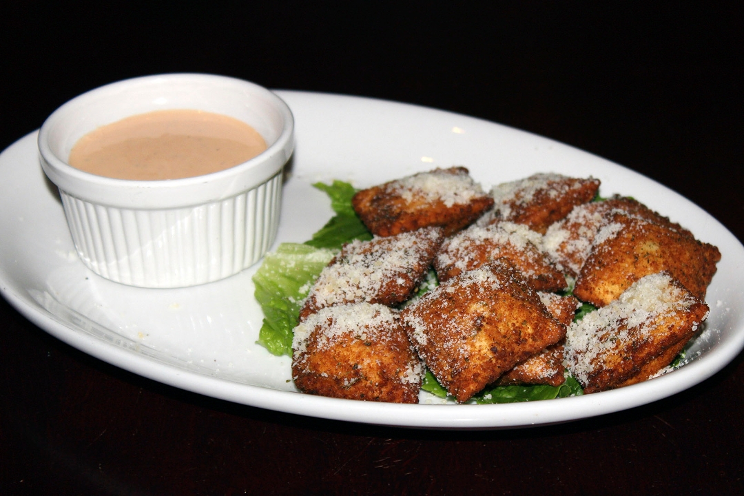 Order Spicy Chicken Toasted Ravioli food online from Three Kings Public House store, St Louis on bringmethat.com