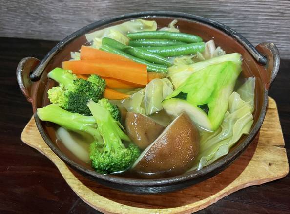Order Vegetable Udon food online from Wayne Sushi Bistro store, Pleasanton on bringmethat.com