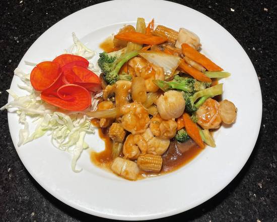 Order Hunan Shrimp and Scallops food online from Red Door Chinese Eatery store, St. Louis on bringmethat.com