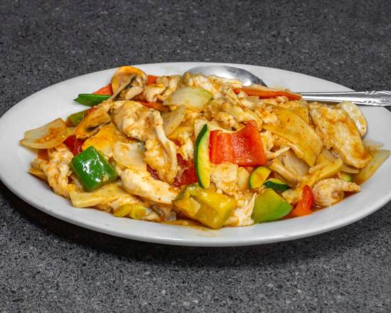 Order Indonesian Style Curry Chicken 
 food online from Pine & Bamboo Garden store, Shawnee on bringmethat.com