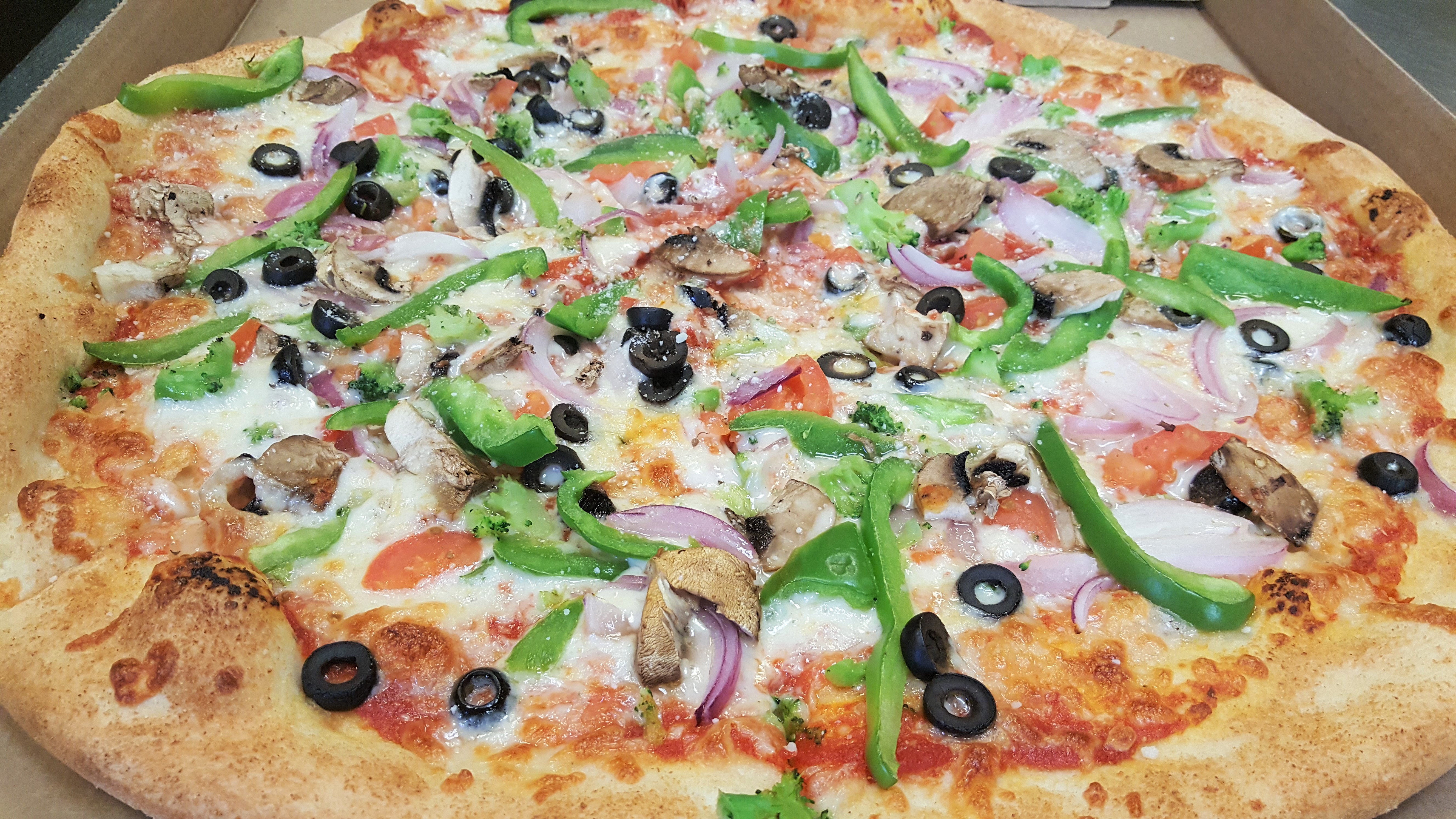 Order Veggie Pizza food online from Angelino Restaurant, Philadelphia store, Philadelphia on bringmethat.com