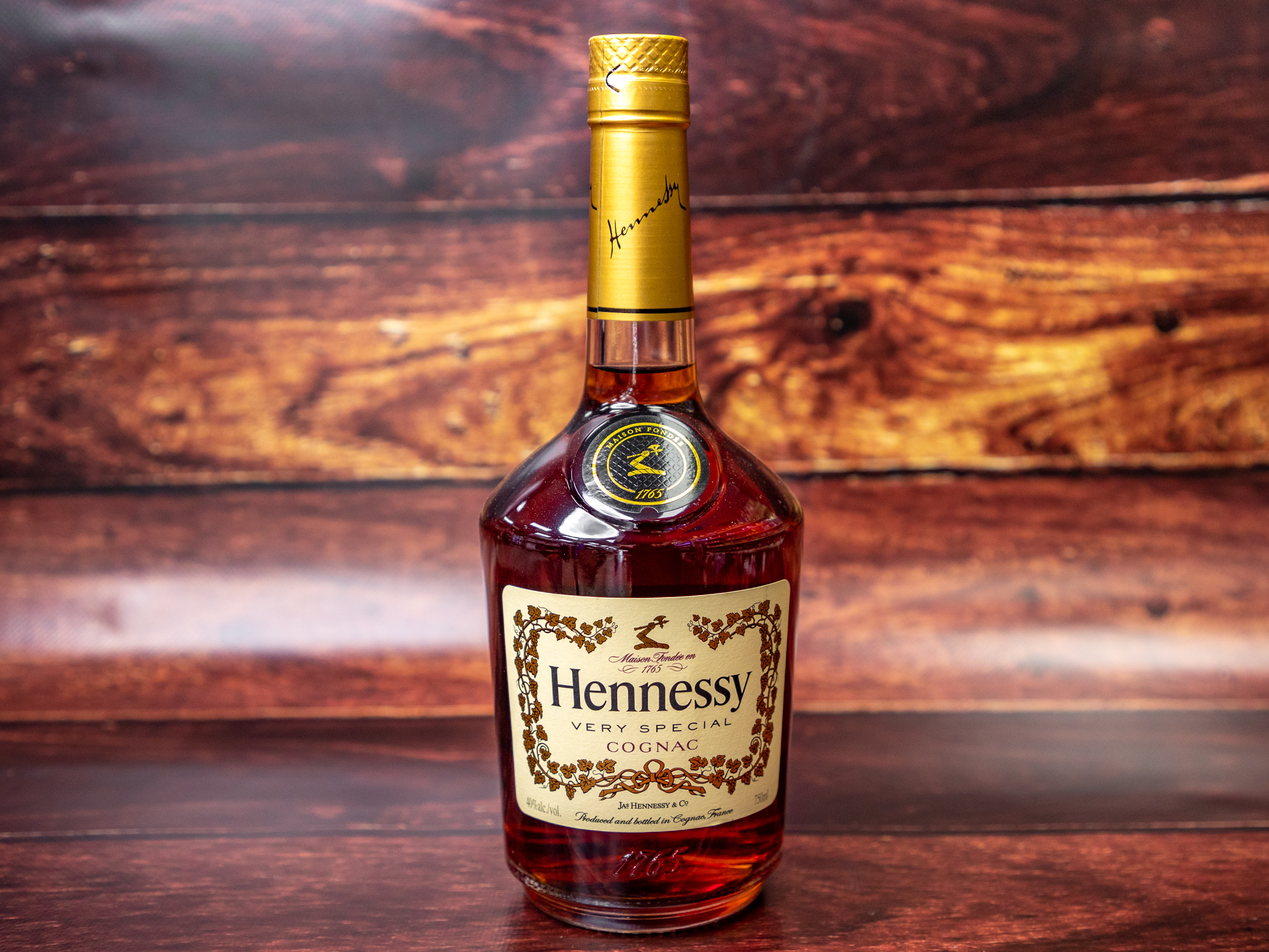 Order HENNESSY VS COGNAC 750ML food online from Chantry Wine And Liquor store, Riverside on bringmethat.com