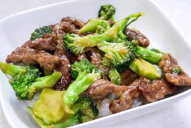 Order Beef with Broccoli芥兰牛 food online from Chuanyu Fusion store, Oklahoma City on bringmethat.com