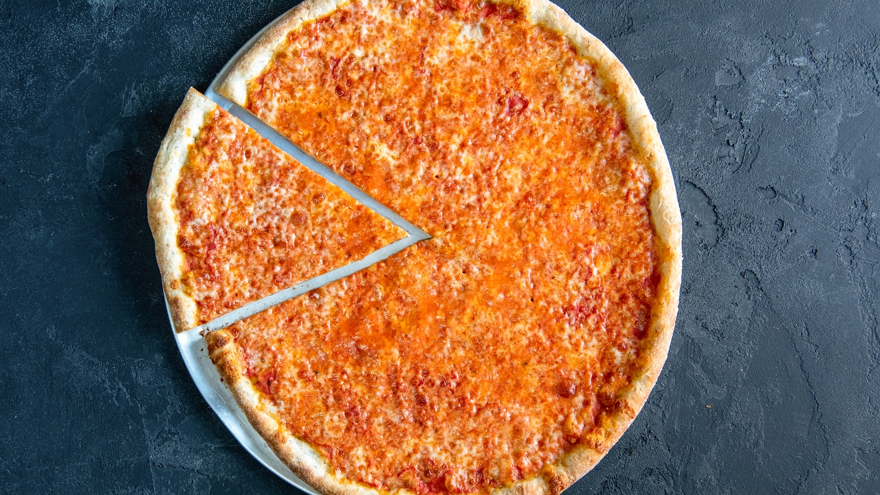 Order Thin Crust Cheese Pizza (14" Medium) food online from Pizzeria Bravo store, San Francisco on bringmethat.com