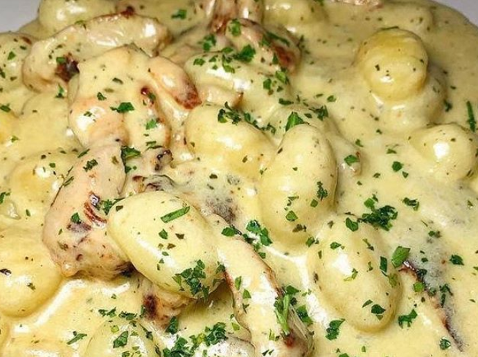 Order Gnocchi Pesto food online from Locale Gastro Bar store, Patchogue on bringmethat.com