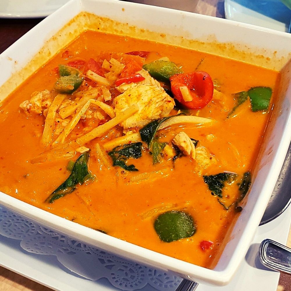 Order Red Curry food online from Esarnthai Restaurant store, Houston on bringmethat.com