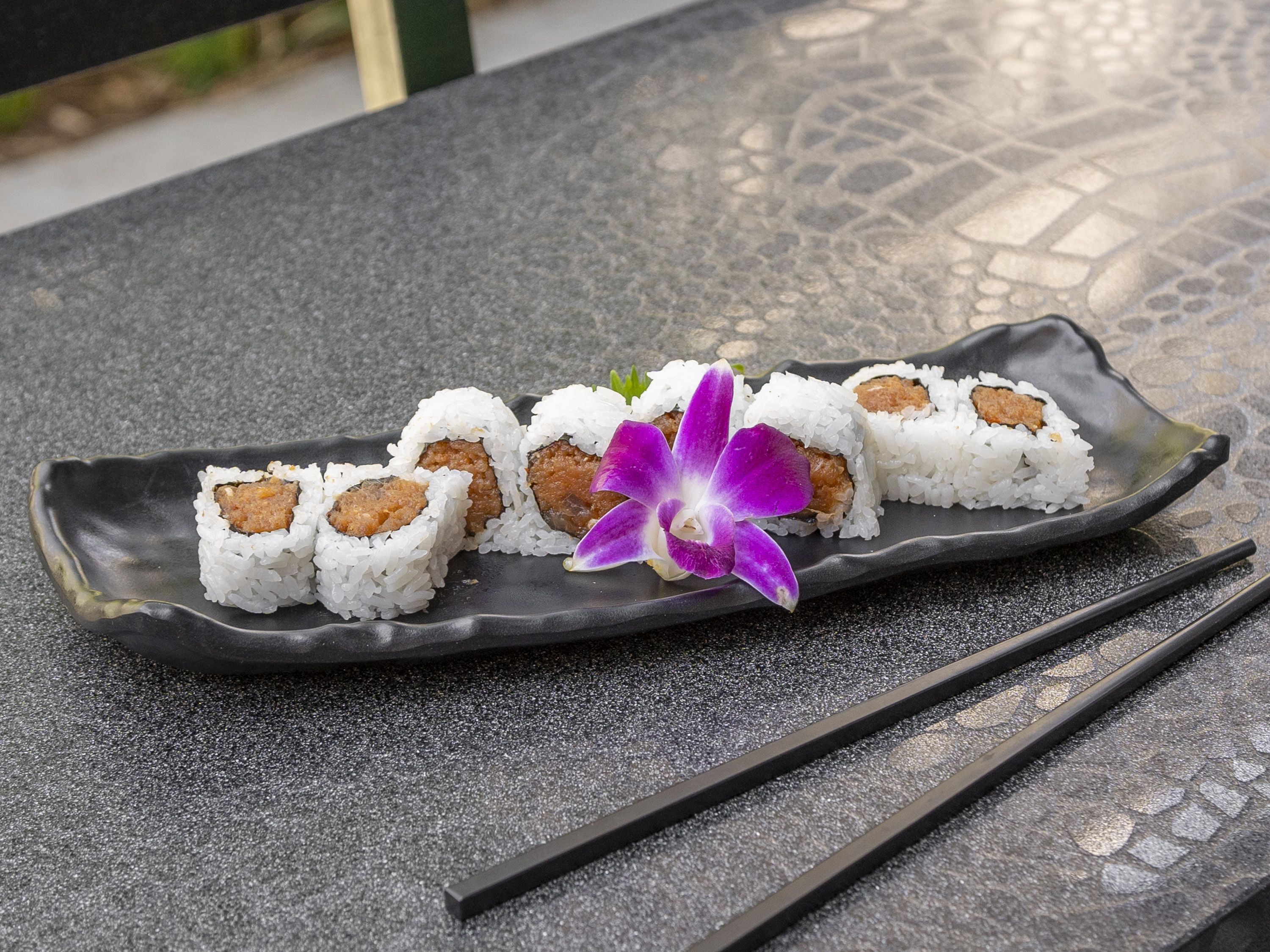 Order Spicy Tuna Roll food online from Arashi Sushi store, Los Angeles on bringmethat.com