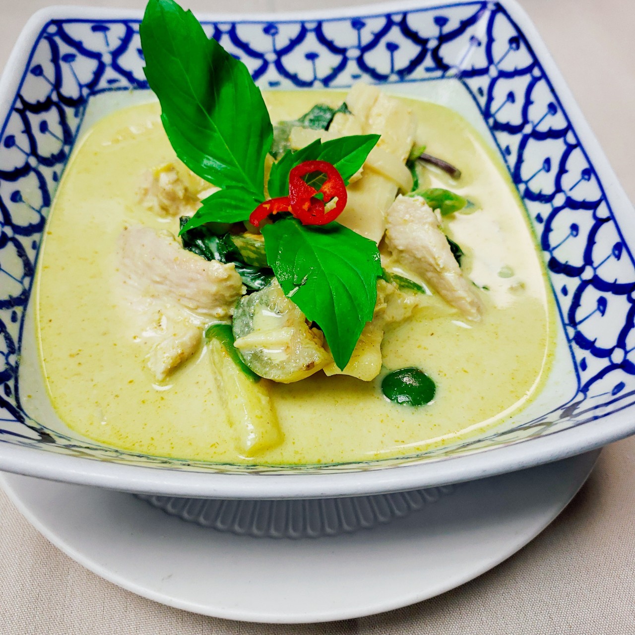 Order Green Curry food online from Thai Villa store, New York on bringmethat.com