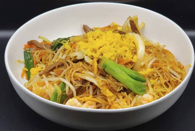 Order Singapore Stir-Fried Noodles food online from Soul Rice store, Pacifica on bringmethat.com