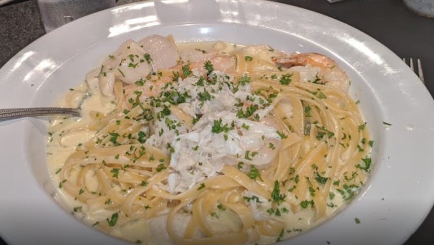 Order Seafood Alfredo - Pesce food online from Giuseppe Pizza store, Harleysville on bringmethat.com