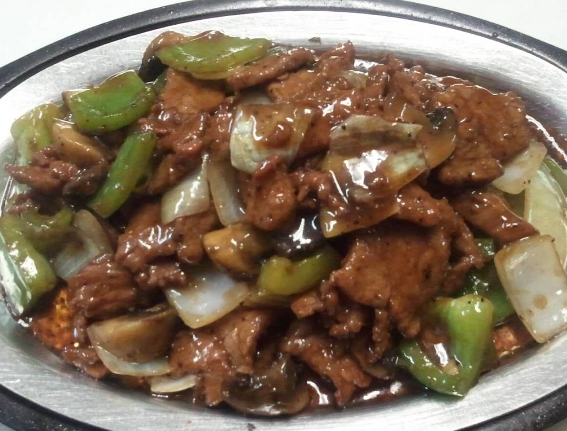 Order Black Pepper Beef in a Sizzling Plate Special food online from Golden Wok store, Indianapolis on bringmethat.com