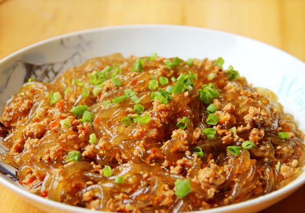 Order Grounded Pork with Vermicelli 爛肉粉條 food online from Mandarin House Taste of Asia store, Opelika on bringmethat.com