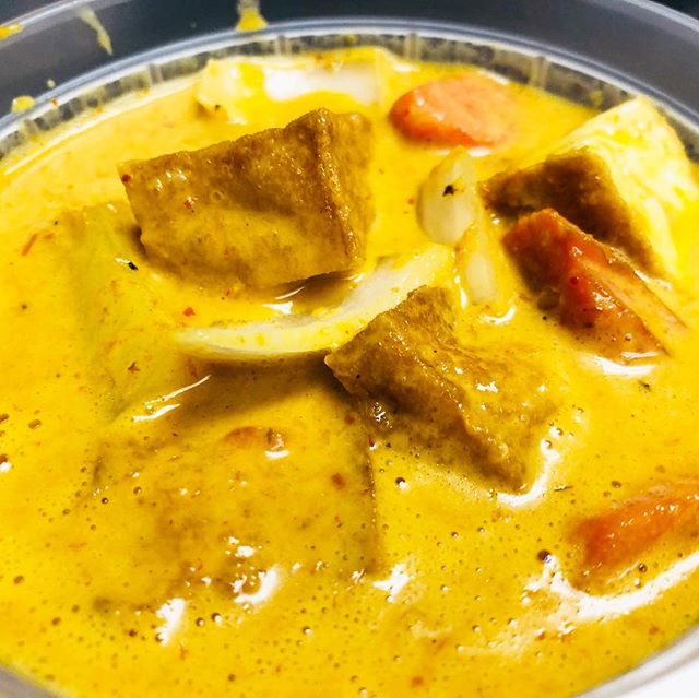 Order Yellow Curry food online from La Moon Thai Eatery store, San Diego on bringmethat.com