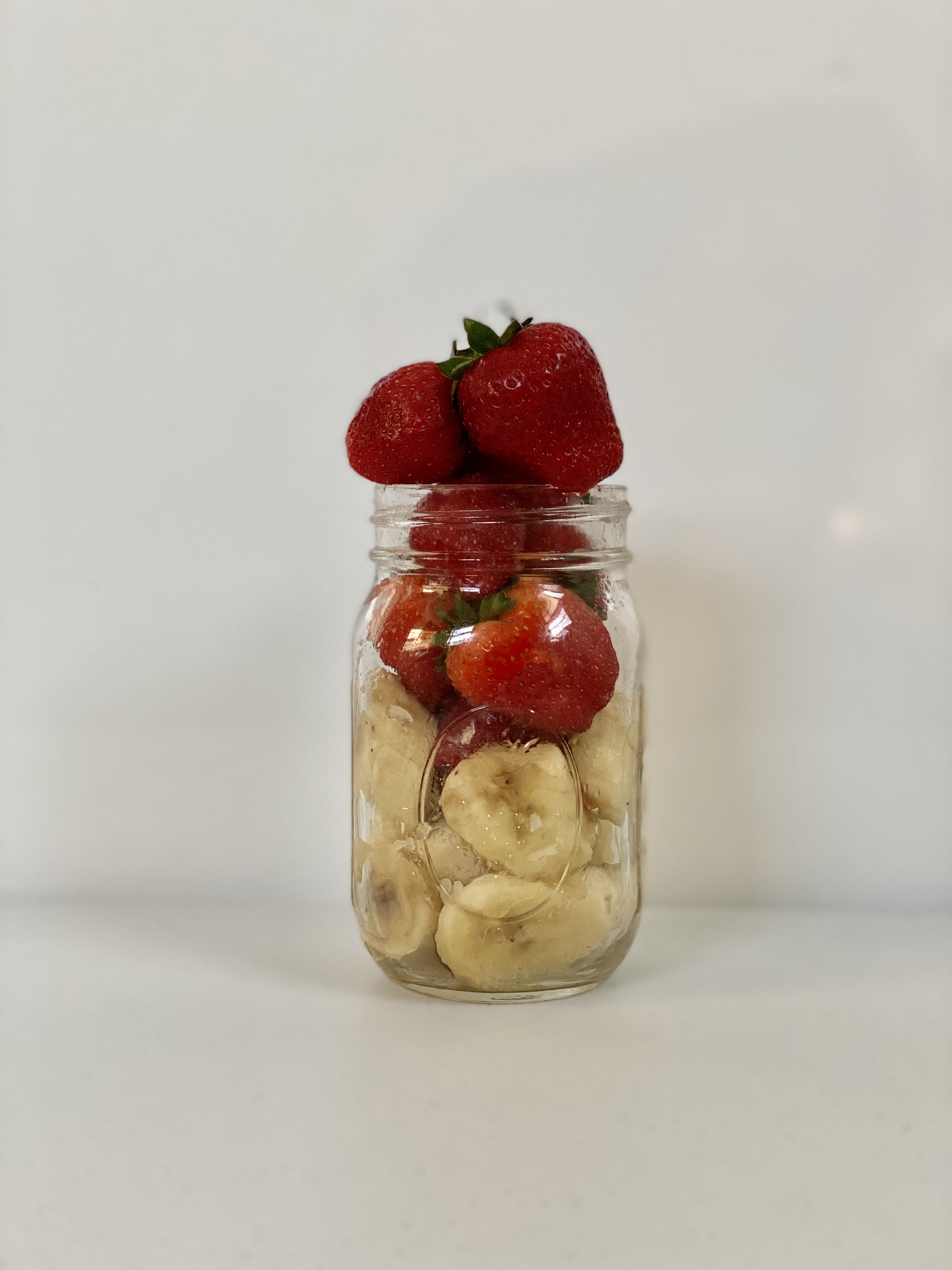 Order Strawberry Banana Smoothie food online from Pineapple Xpressed Cafe store, McHenry on bringmethat.com