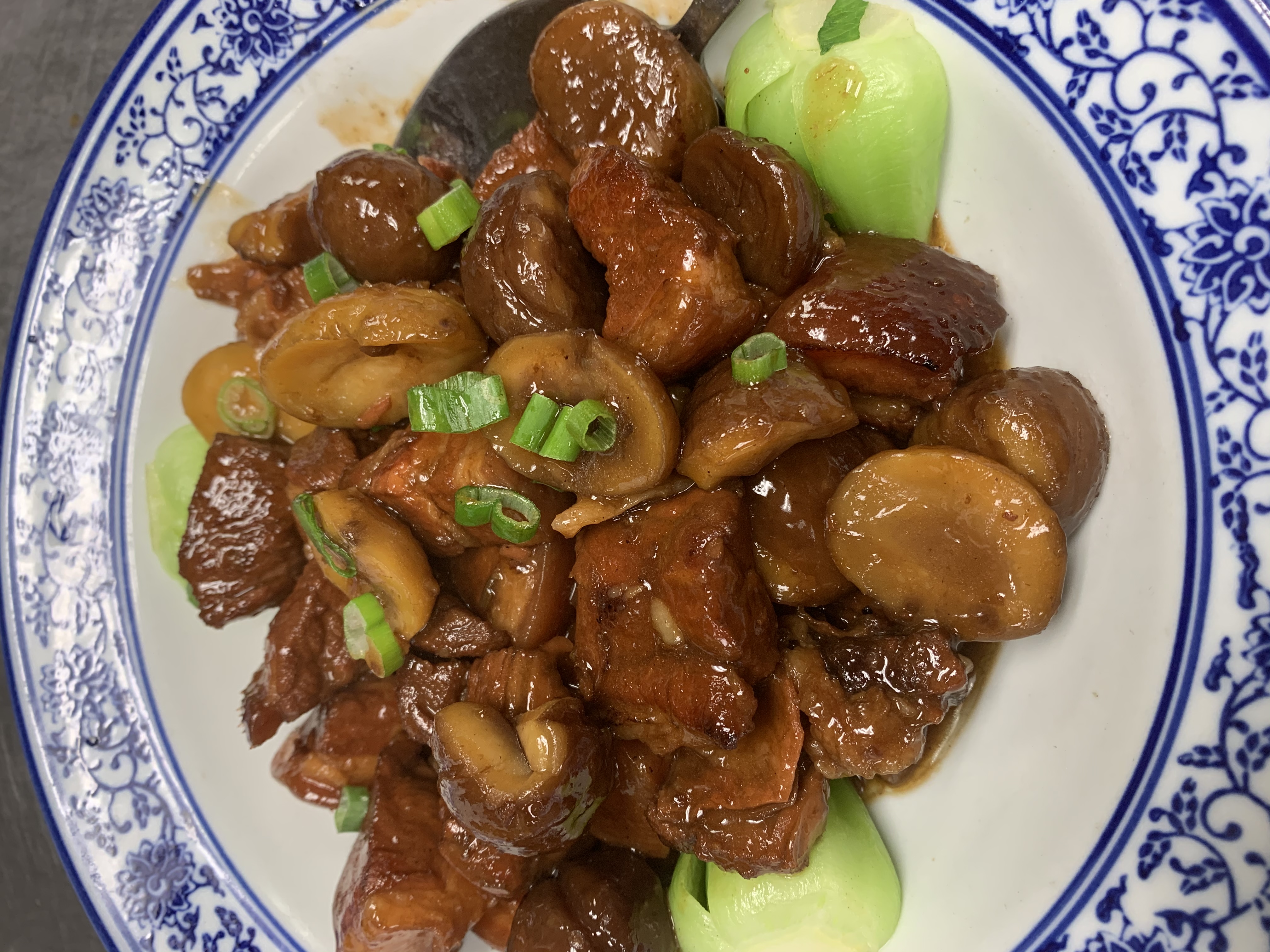 Order 76. Braised Pork with Chestnut板栗红烧肉 food online from ShangWei Szechuan store, Bethlehem on bringmethat.com