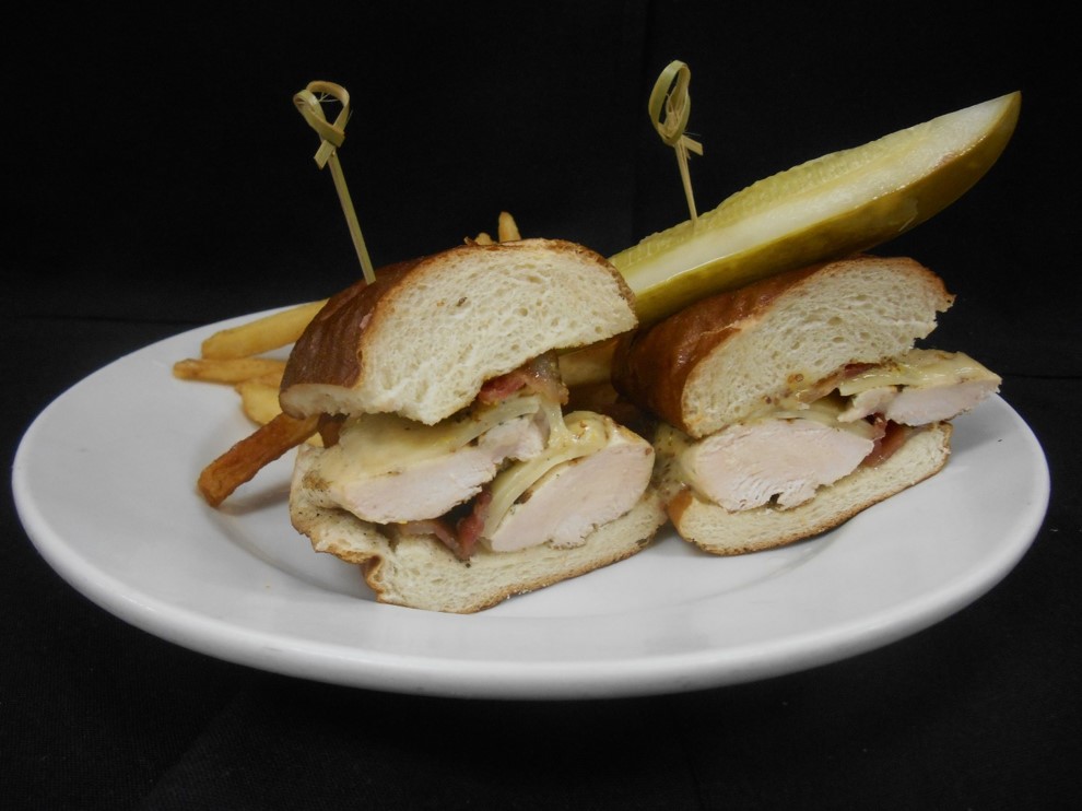 Order Brewer's Chicken Sandwich food online from Emmett Brewing Company store, West Dundee on bringmethat.com