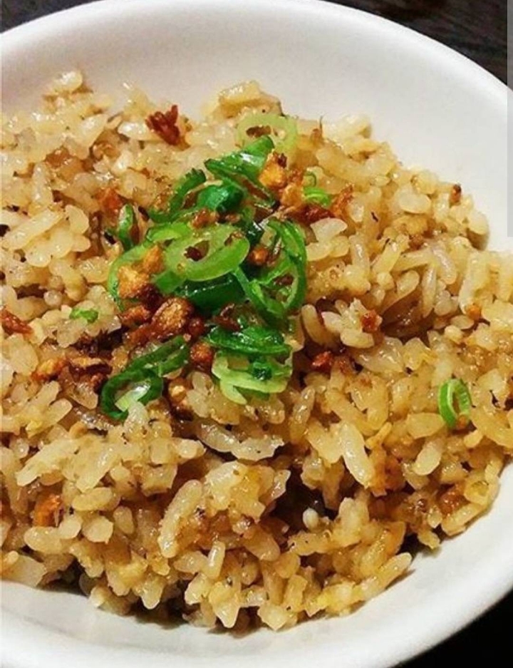 Order Garlic Fried Rice food online from Diva Thai Express store, Chicago on bringmethat.com