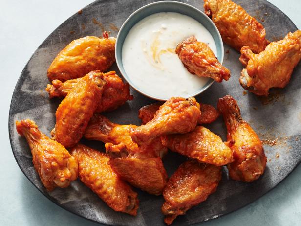 Order Chicken Wings food online from Pizzaroni store, Albany on bringmethat.com