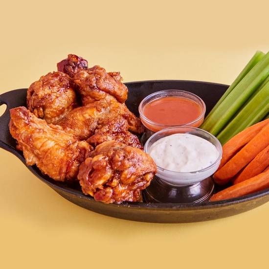 Order BBQ Wings food online from Pizzeria Bravo store, Oakland on bringmethat.com