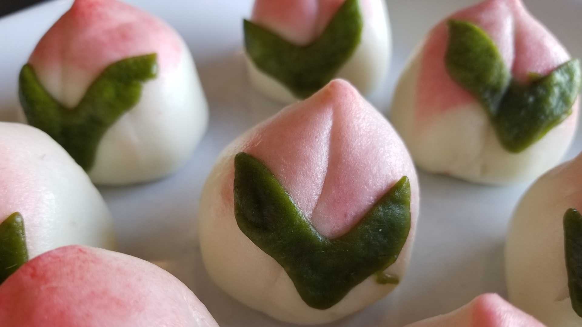 Order Steamed Lotus Buns food online from Wing Wah Gourmet store, Ogden on bringmethat.com