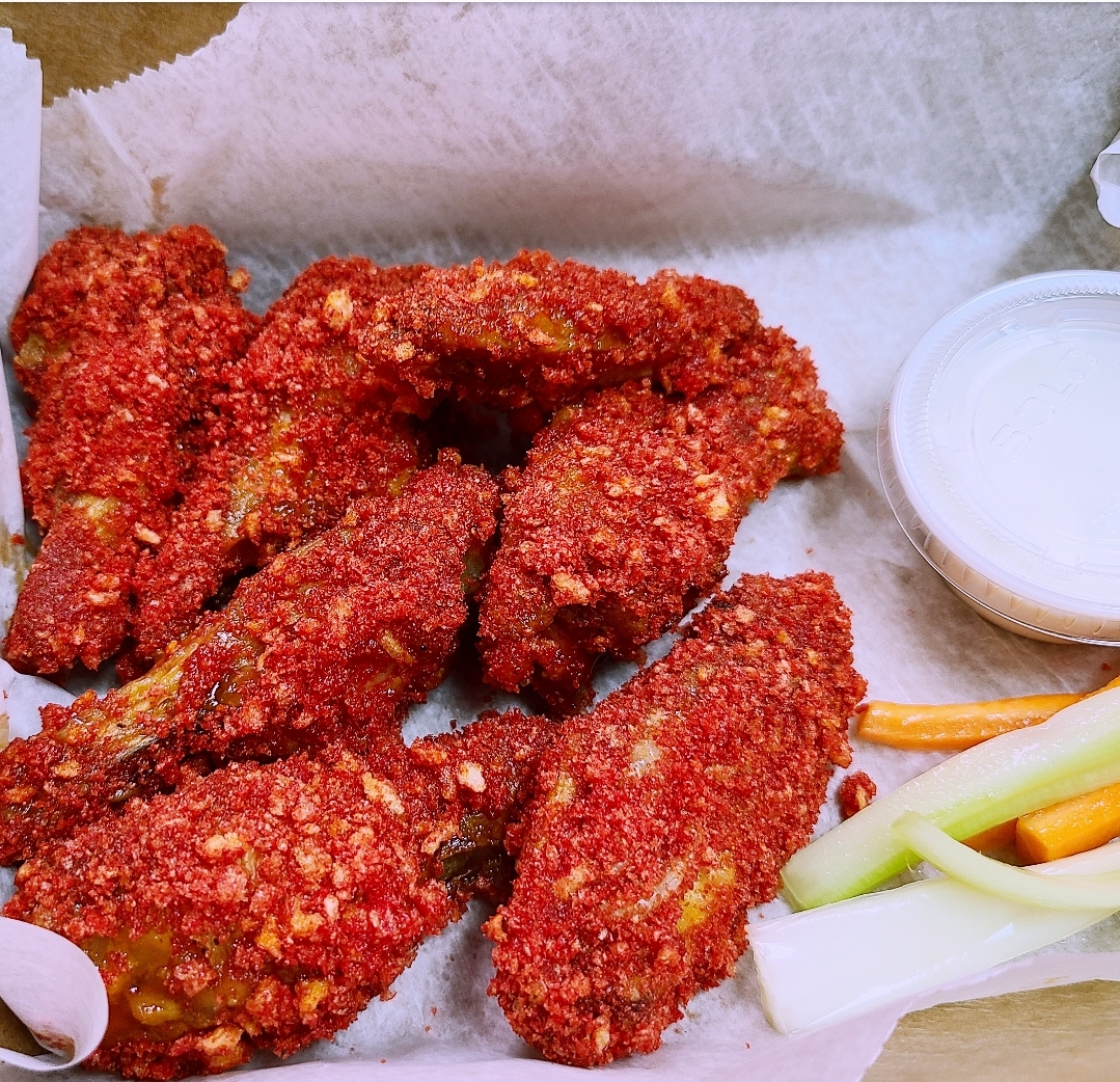 Order Flaming Fuego Wings food online from Jay's Pizza & Eats store, Stony Point on bringmethat.com