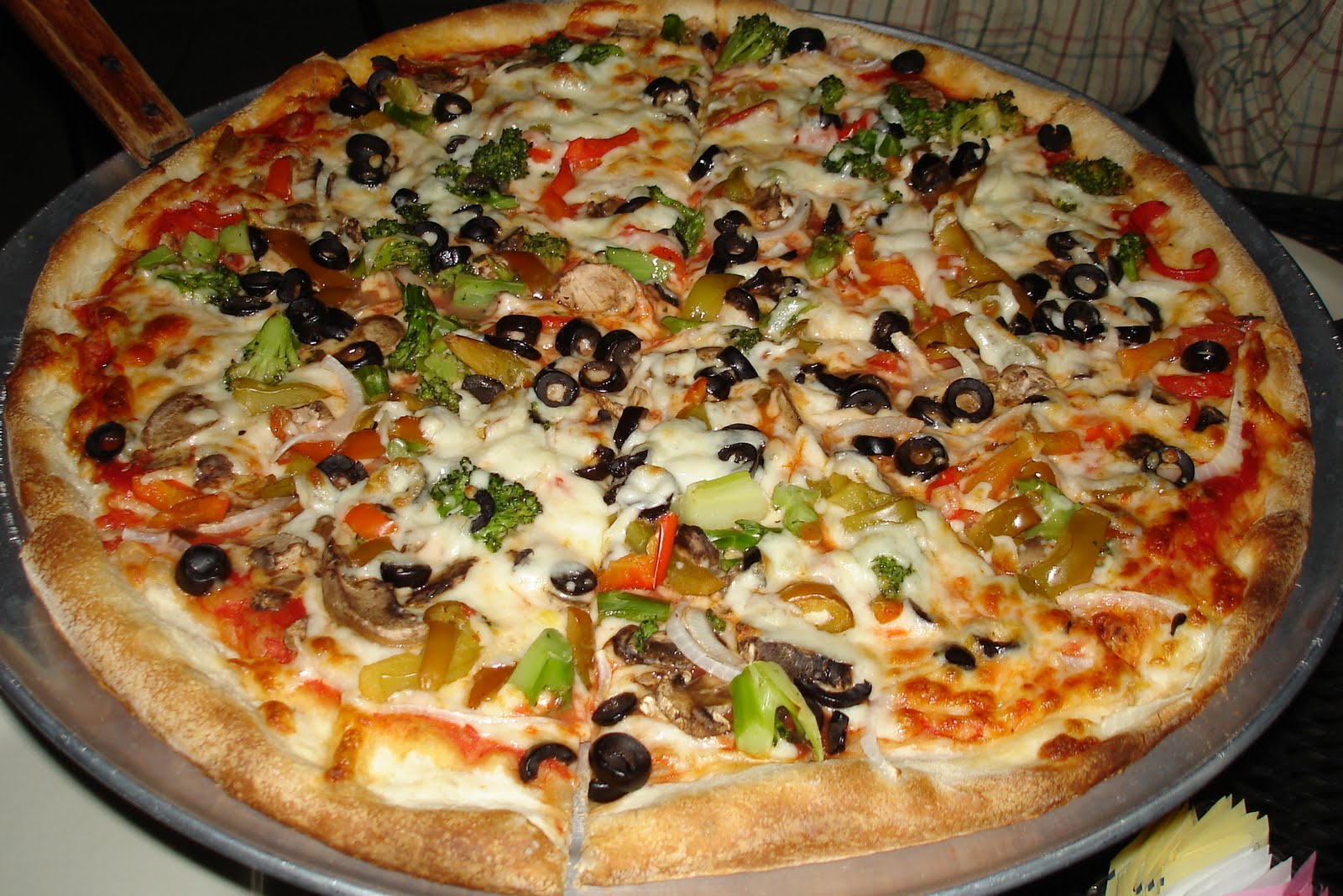 Order Vegetarian Pizza Combo food online from Nicolosi's Italian Restaurant store, San Diego on bringmethat.com