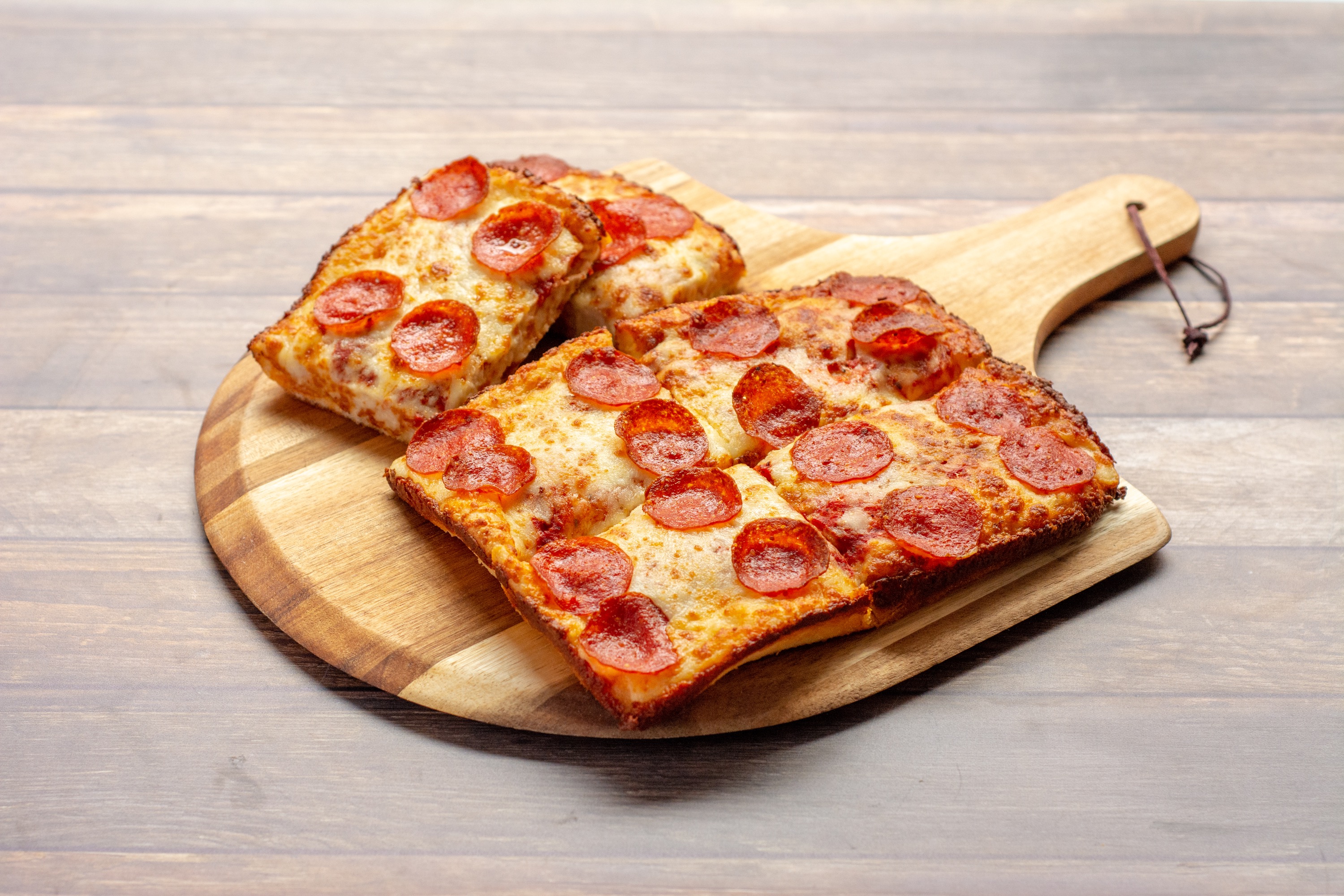 Order Deep Dish Pepperoni Pizza food online from Piara Pizza store, Los Angeles on bringmethat.com