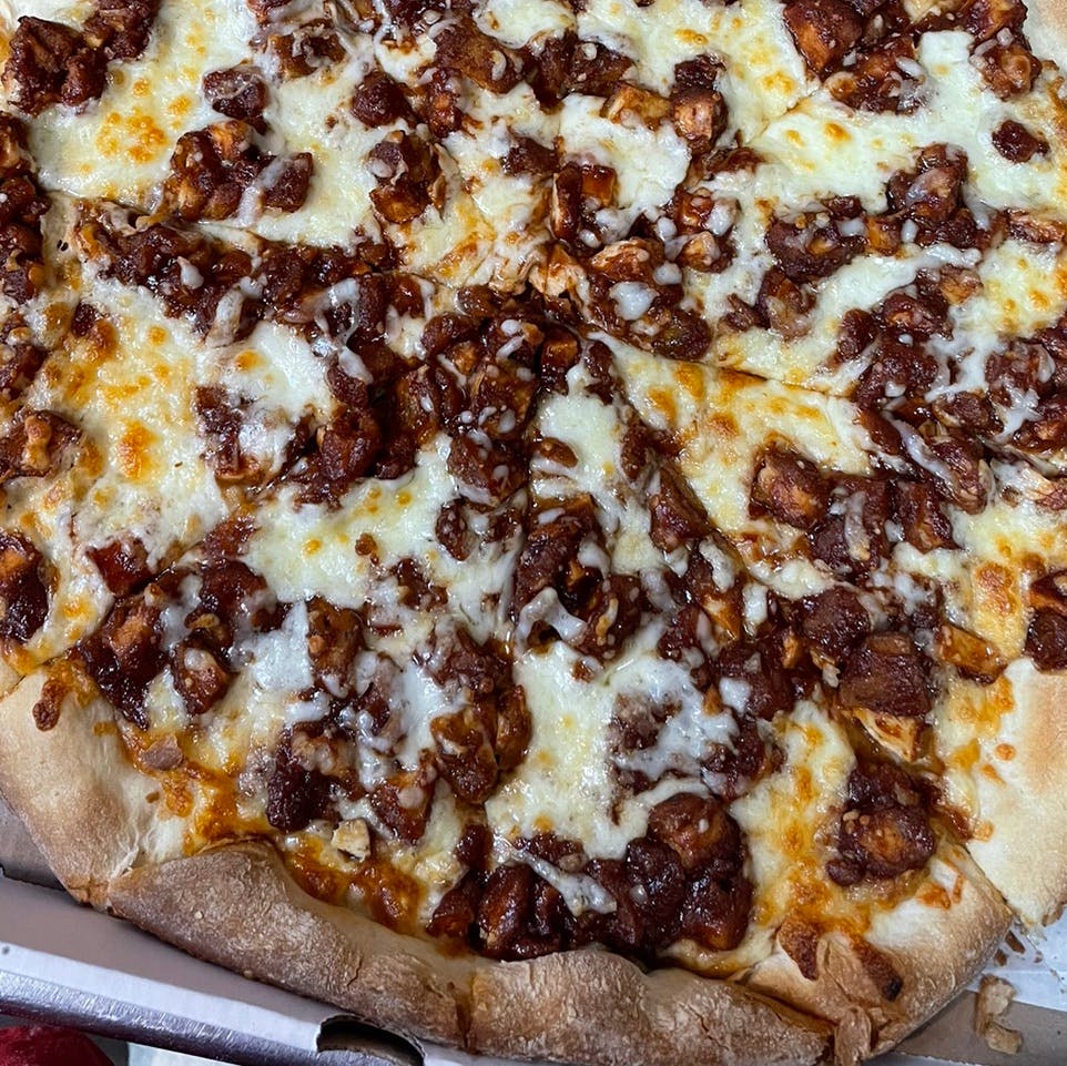 Order Personal Barbecue Chicken Pizza - Personal food online from Davila's Pizza & Restaurant store, Hackettstown on bringmethat.com