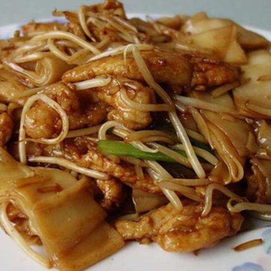 Order Chicken Chow Fun food online from Tasty Palace store, Antelope on bringmethat.com