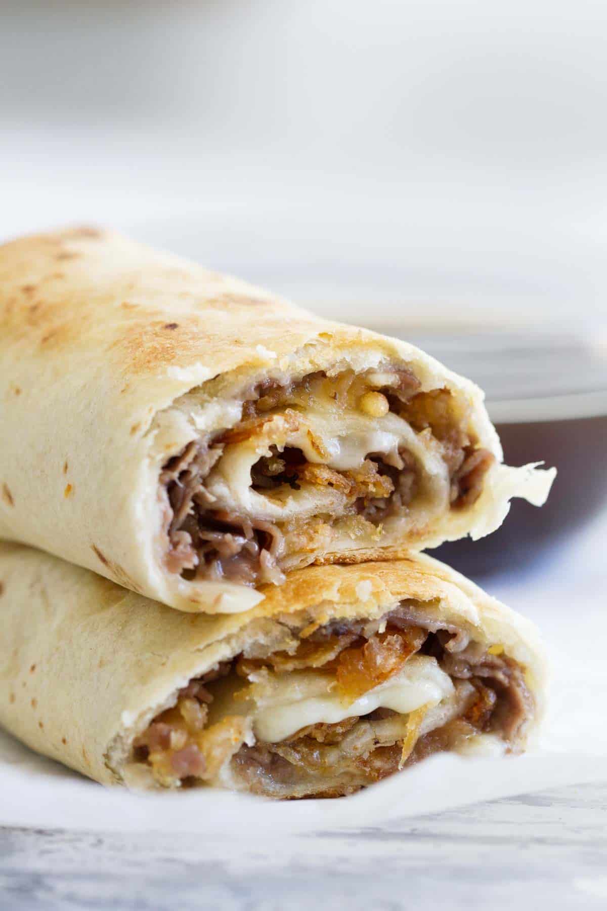 Order Roast Beef Wrap food online from Cafe Deli-Cious store, New York on bringmethat.com