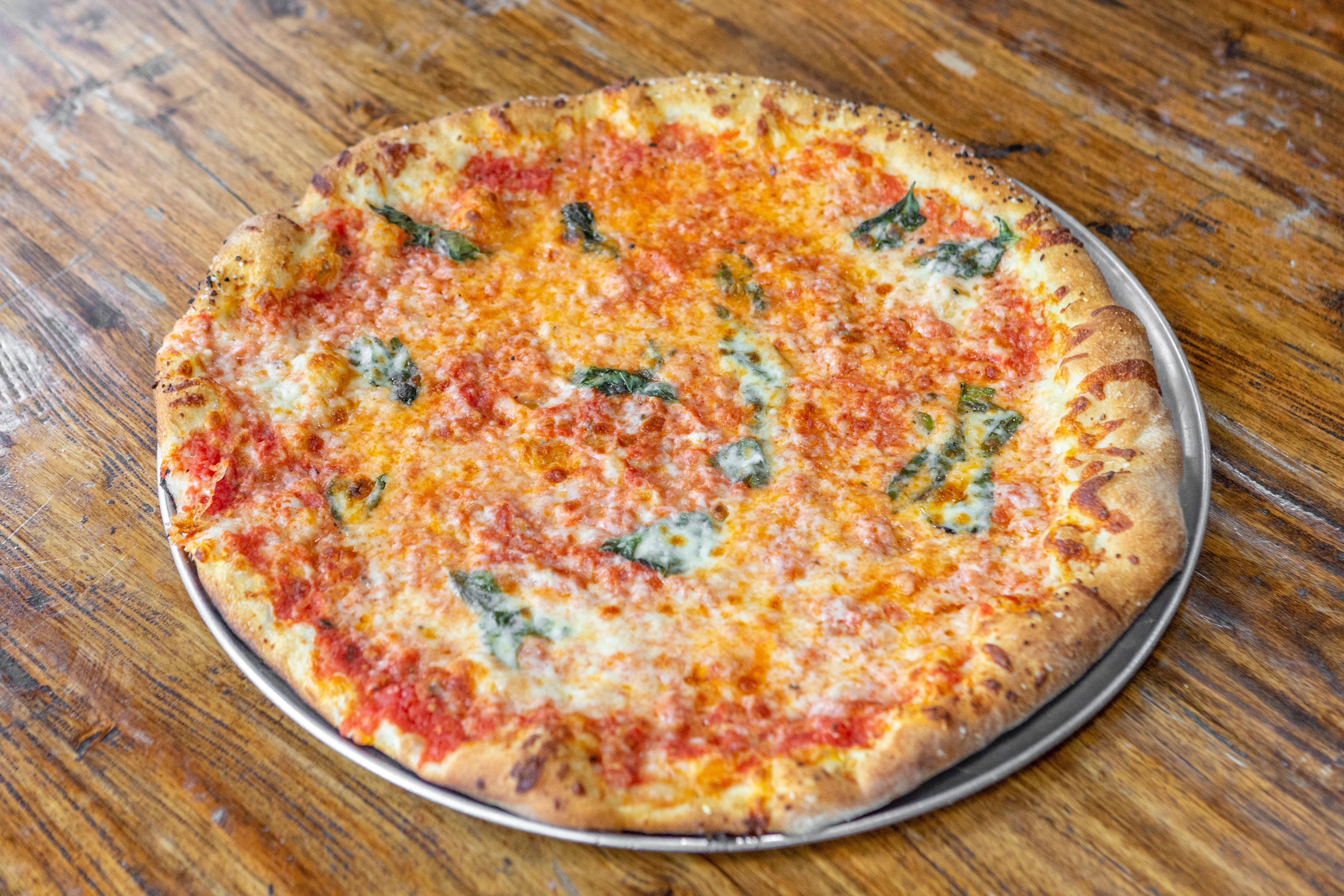 Order Tomato & Fresh Basil Pizza - Pizza food online from Oggi Gourmet store, Cambridge on bringmethat.com