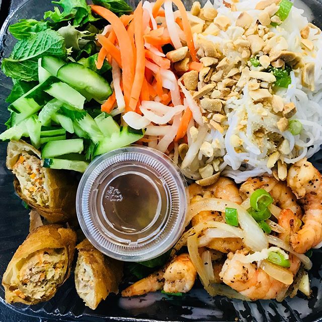 Order #19. Sizzling Shrimp Vermicelli with Egg Roll food online from Nd Banh Mi store, Oceanside on bringmethat.com