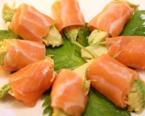 Order R37 Pink Lady Roll (No Rice) food online from Oishi Sushi store, Palm Springs on bringmethat.com