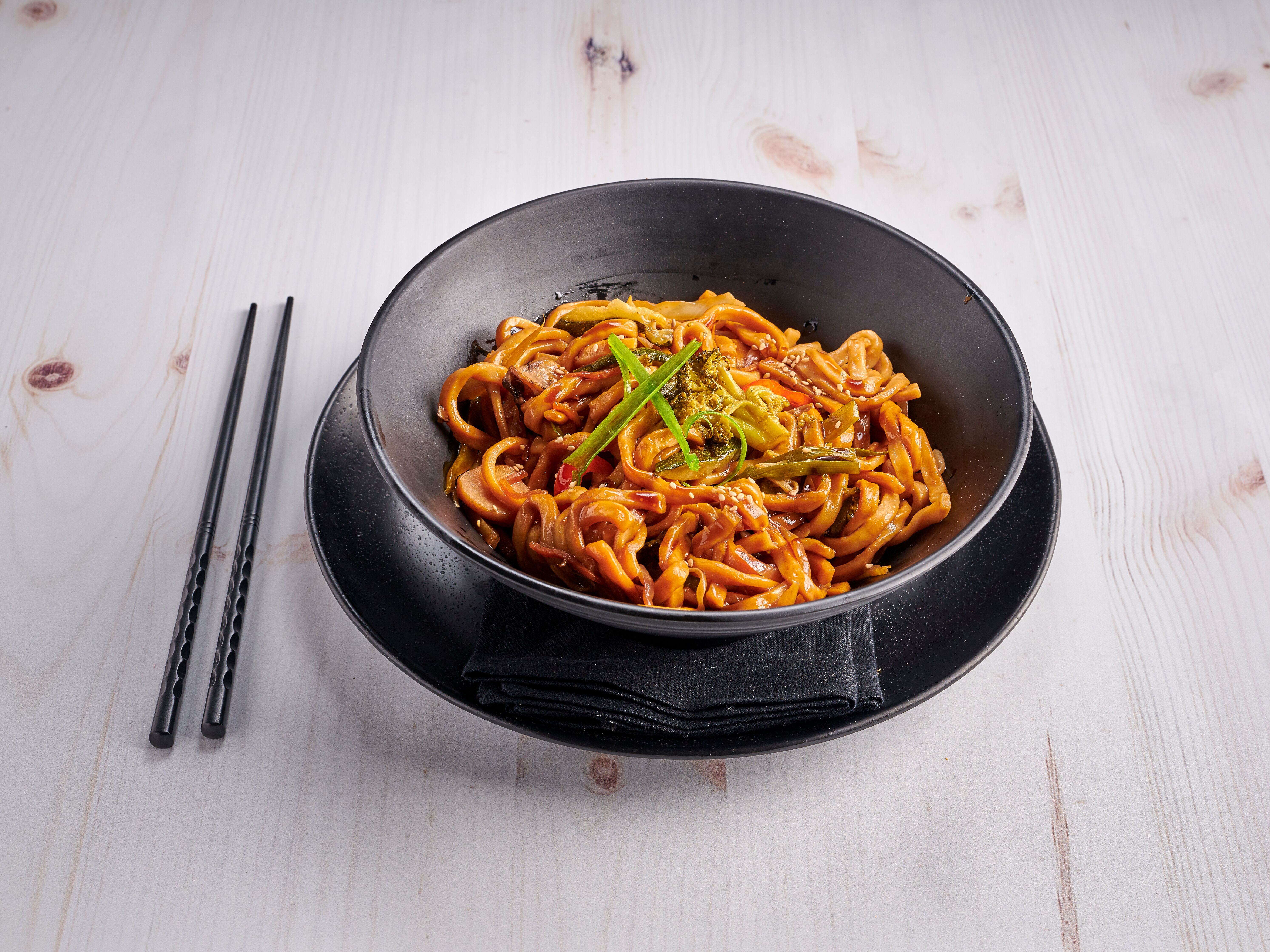 Order Lo Mein food online from Kissho Asian Bistro & Sushi bar store, Columbus on bringmethat.com