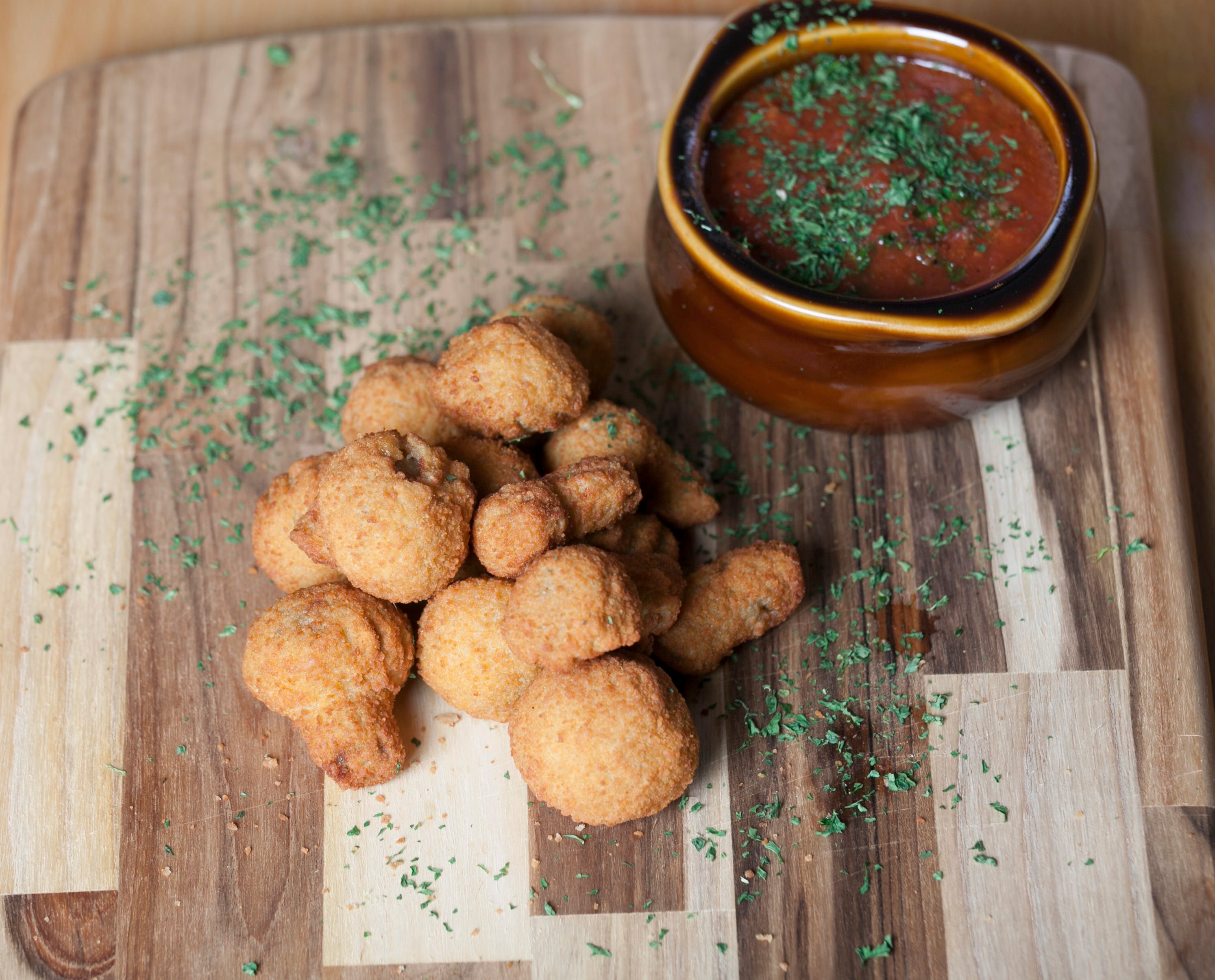 Order Fried Mushrooms - Appetizer food online from Lino's Pizzeria and Italian store, North Las Vegas on bringmethat.com