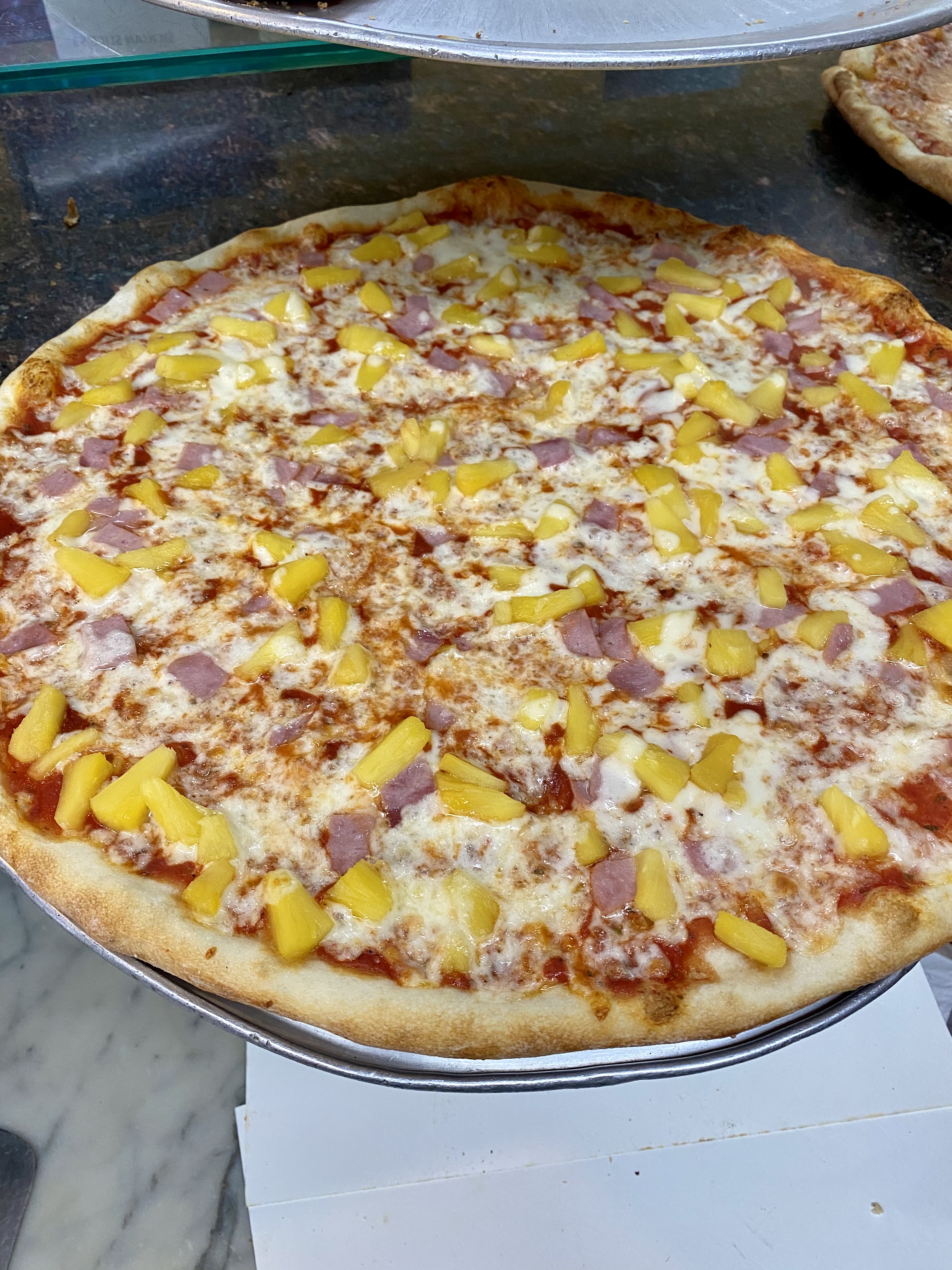 Order Hawaiian Pizza Slice food online from Vinny's Pizzeria store, Corona on bringmethat.com