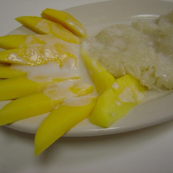 Order Mangoes and Sticky Rice food online from Happy Elephant Thai Cuisine store, Elk Grove Village on bringmethat.com